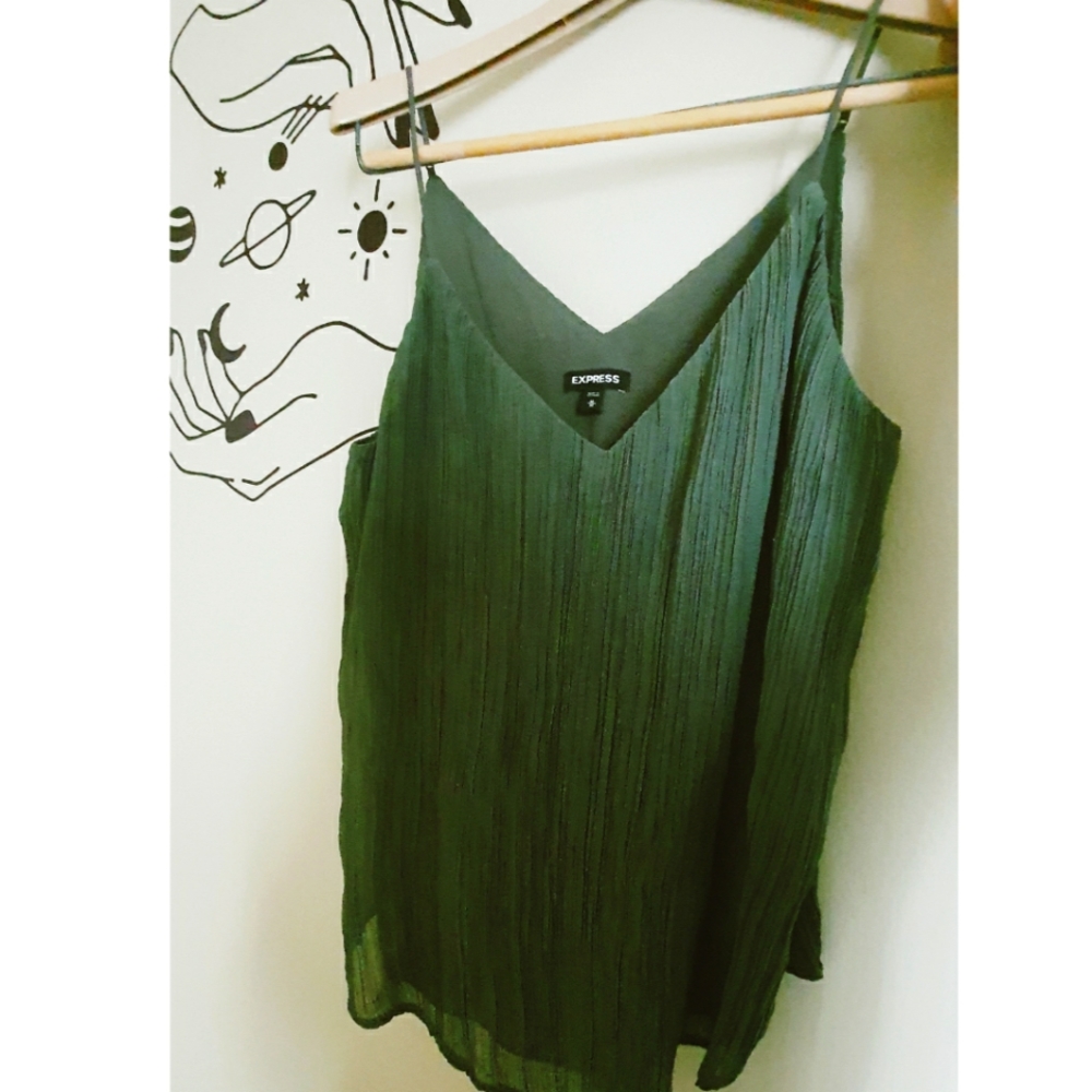 Used Olive green Tank top. But it looks like new!